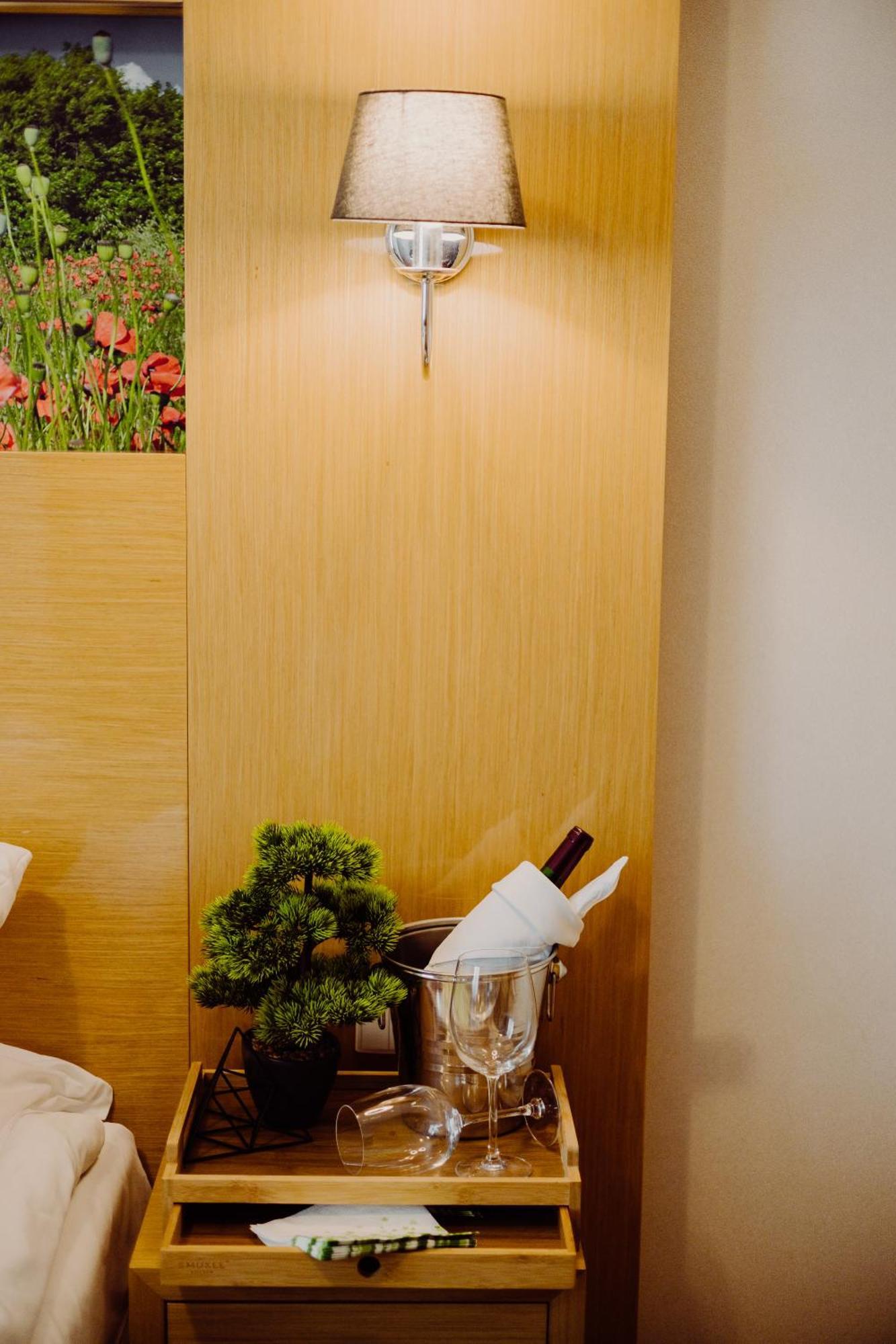 Hotel Bonsai Niemcza Extérieur photo